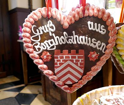 Im Ladencafé Schulze in Borgholzhausen werden das ganze Jahr über Leckereien wie Lebkuchen, Dominosteine und Gebäck frisch zubereitet.
